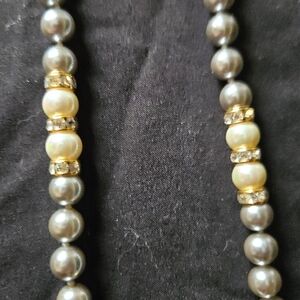 Tahiti Grey and white pearls, gold clasp